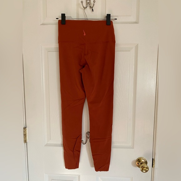 Nike Yoga Luxe 7/8 Leggings - Picture 5 of 7